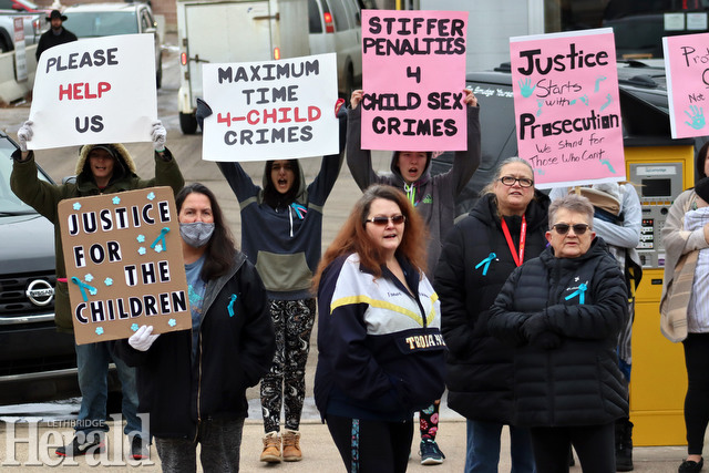 Parents of abused infant focus of courthouse protest