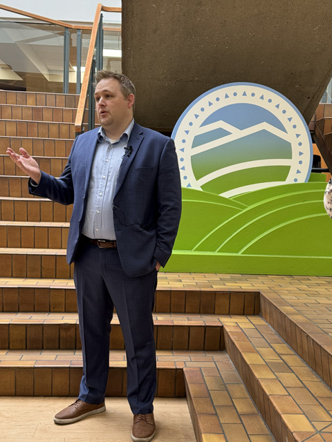 Business instructor spoke  about post holiday budgets