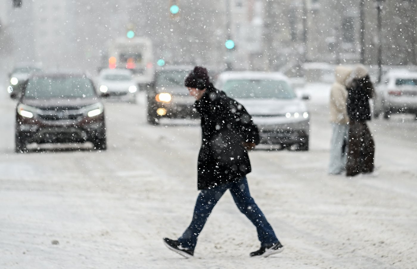 Winter storm delays flights and closes schools in Toronto area