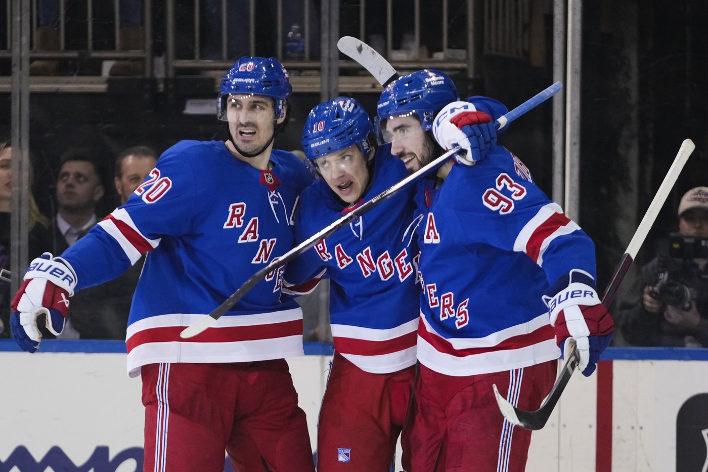 Kreider scores midway through third period to rally Rangers to 32 win