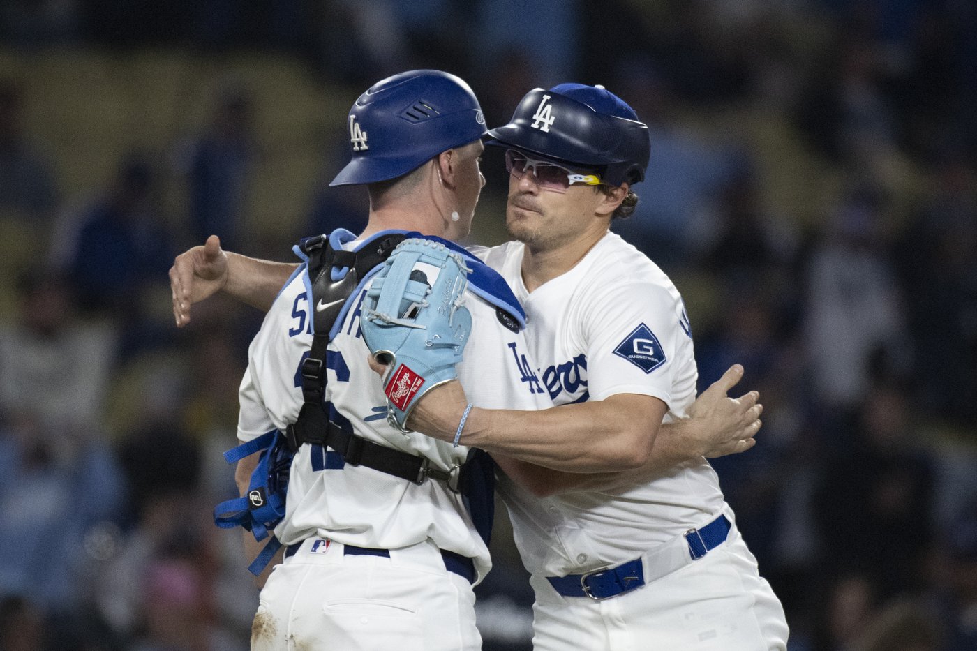 Teoscar Hernandez, Andy Pages lead 18-hit attack as Dodgers