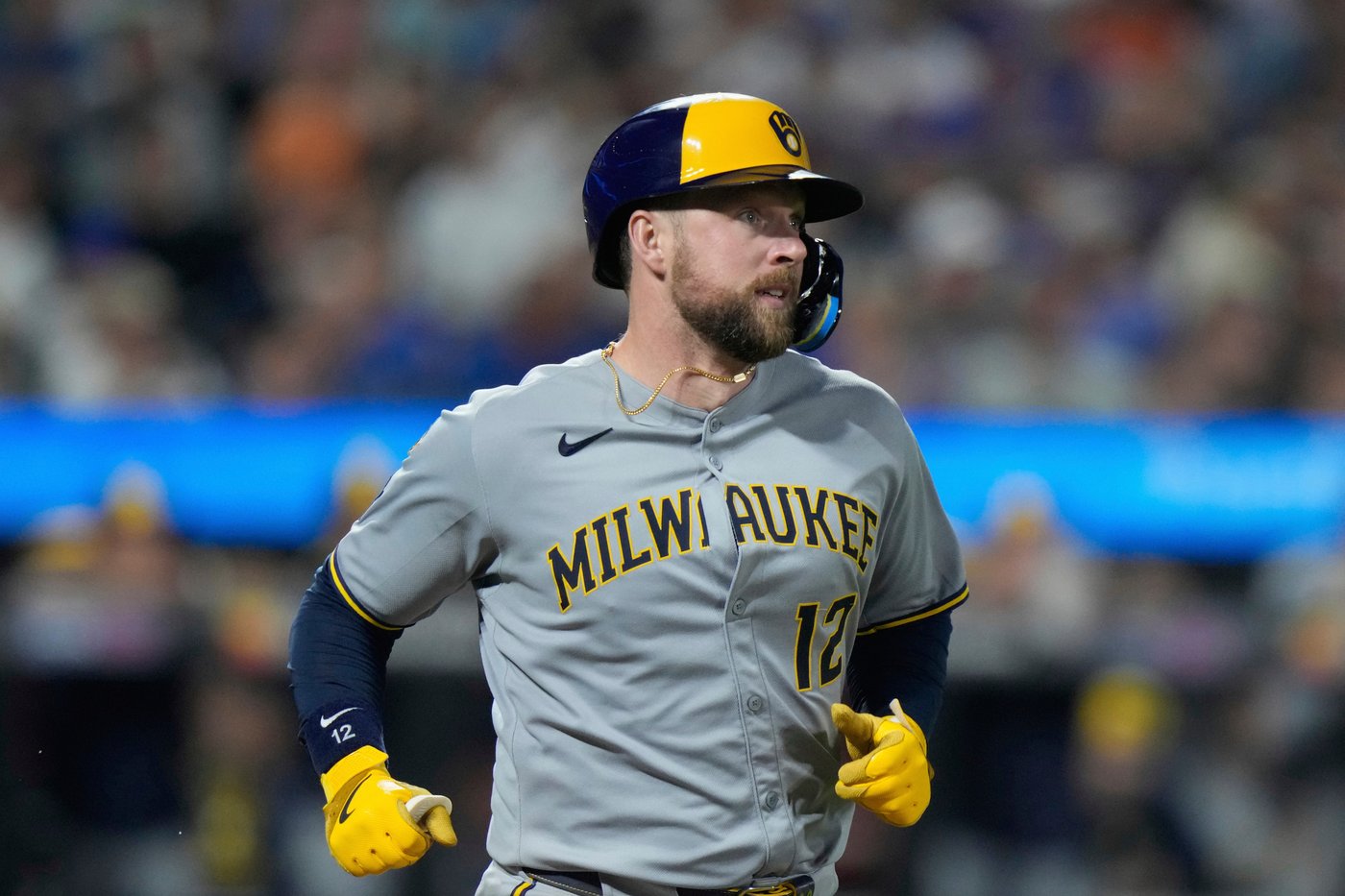 Guardians add needed right-handed bat by reaching minor league deal with first baseman Rhys Hoskins