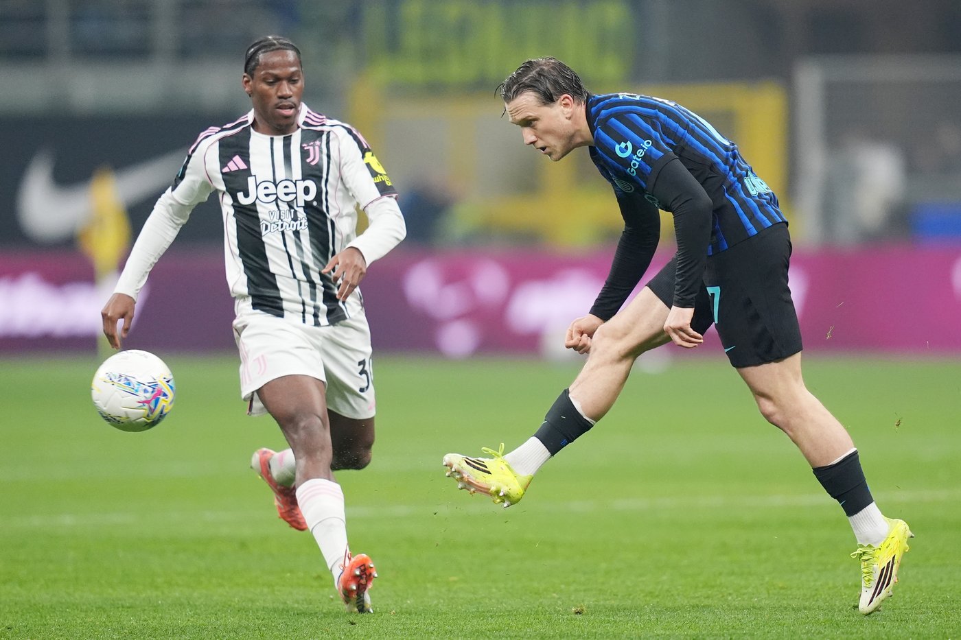 Zielinski scores last-gasp winner as Serie A leader Inter beats Juventus  3-2 to stay 8 points ahead