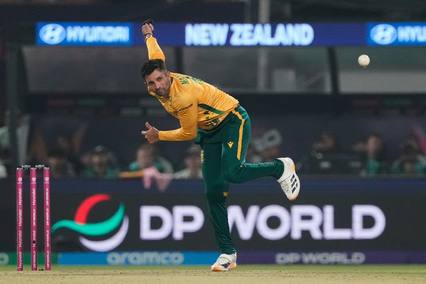 Spinners shine as South Africa beats New Zealand by 19 runs to level the T20 series at 2-2