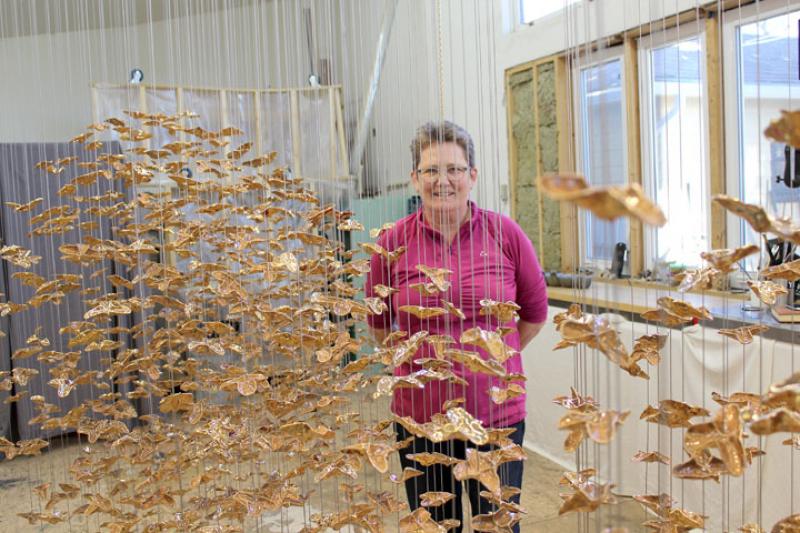 Sculptor's work to hang in Edmonton Convention Centre